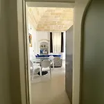 In شقة *